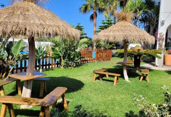 Hostal Casa Arco Iris (Playa) allows 18 year olds to book a room