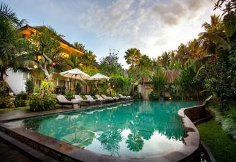 The Kalyana Ubud Resort has rooms with a private hot tub
