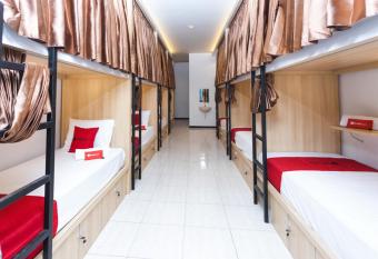 RedDoorz Hostel @ Malang City Center 2 allows 18 year olds to book a room