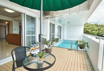 FreedomHills                        A    allows 18 year olds to book a room