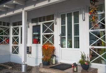 Hotel Angermeier GARNI allows 18 year olds to book a room