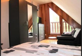 Studio Le Manet allows 18 year olds to book a room