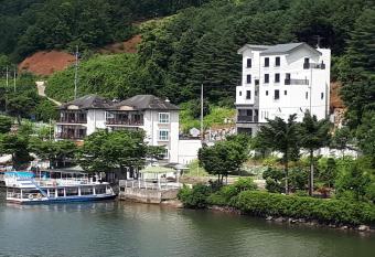 Interlaken Stay has Balcony rooms