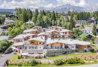 AlpenParks Chalet & Apartment Alpina Seefeld has Balcony rooms