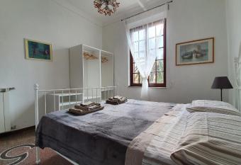 Casa indipendente a 200 metri dal mare has Balcony rooms