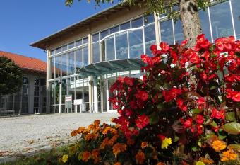 Sportschule Oberhaching allows 18 year olds to book a room