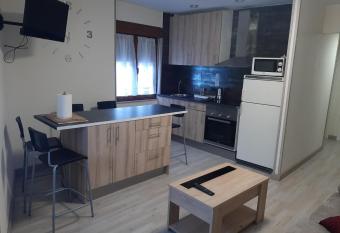 Piso amplio y reformado para grupos has Balcony rooms