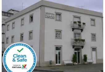 Residencial Solar da Esta    o allows 18 year olds to book a room