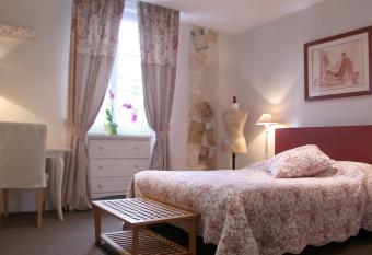 Hotel Saint Yves allows 18 year olds to book a room