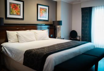 Am  rian Executive C  rdoba Hotel allows 18 year olds to book a room