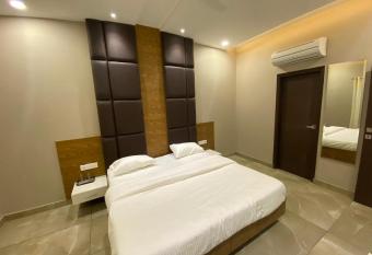 Hotel The Retro Regency allows 18 year olds to book a room