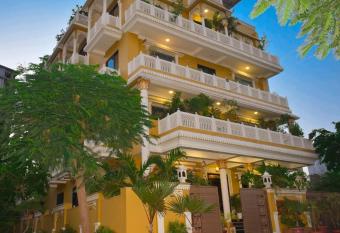 Jeenmount Heritage Boutique Hotel has Balcony rooms