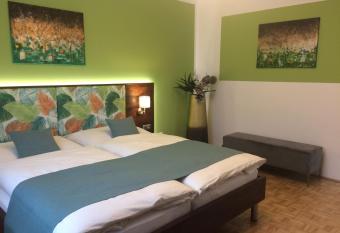 Art Chic - your exklusive stay allows 18 year olds to book a room