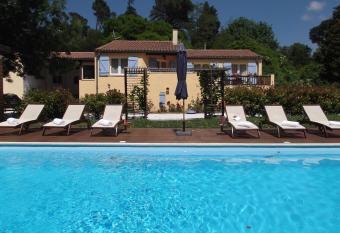 The Coach House has Balcony rooms