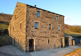 Dalecote Barn Bed & Breakfast has Balcony rooms