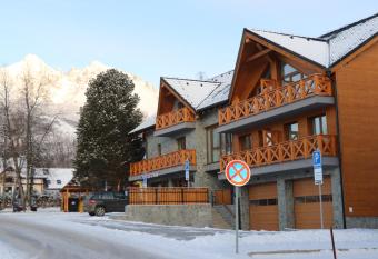 Apartm  n Olaf Tatransk   Lomnica has Balcony rooms