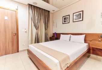 Intense Motel has rooms with a private hot tub