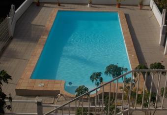 appartement F2 allows 18 year olds to book a room