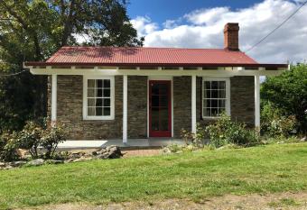 Dalton s Deed has Balcony rooms