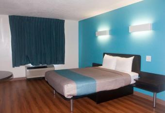 Motel 6 Raleigh North has Smoking rooms