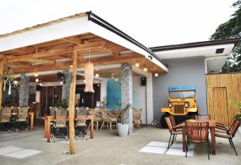 GUNI GUNI HOSTEL allows 18 year olds to book a room