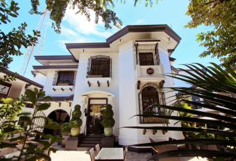 The Bourke Hotel allows 18 year olds to book a room