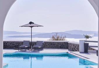 Mr and Mrs White Santorini allows 18 year olds to book a room