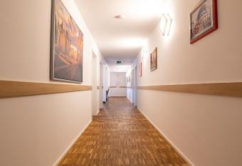 Pension zum Bergmann allows 18 year olds to book a room