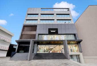 Townhouse Dabagardens - Formerly Hotel Golden Tulip allows 18 year olds to book a room