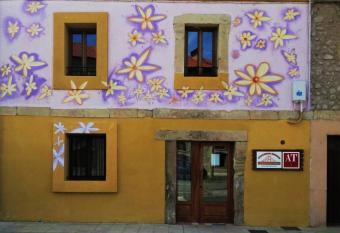 Apartamentos San Francisco 58 allows 18 year olds to book a room