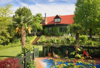 Retiro Park Lodge allows 18 year olds to book a room