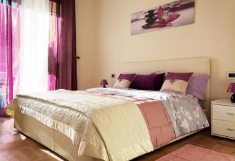 Ylli House Sanremo has Balcony rooms