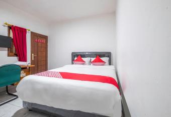 OYO 2391 Baladewa Residence Syariah allows 18 year olds to book a room