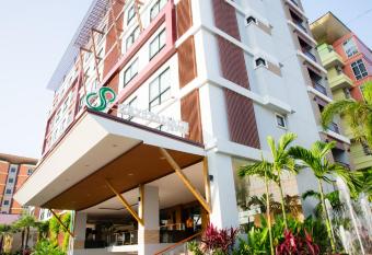 Crystal Jade Hotel has Balcony rooms