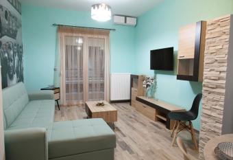 Casa Georgina has rooms with a private hot tub