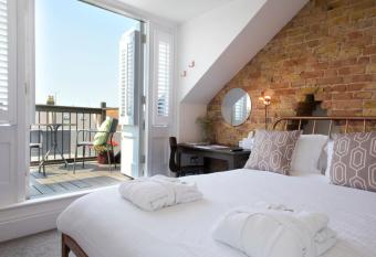 Cliftonville Townhouse has Balcony rooms