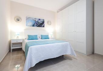 El faro has Balcony rooms