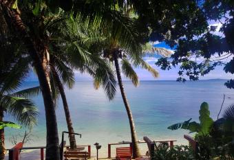Las Palmeras Oceanfront Hotel and Dive Center has Balcony rooms