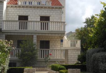 Apartments D & P has Balcony rooms