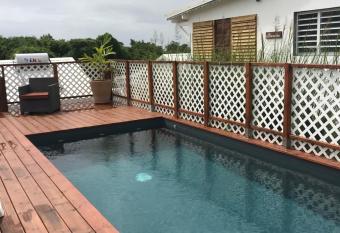 LES ALO  S By CREYOL ANIMAL allows 18 year olds to book a room