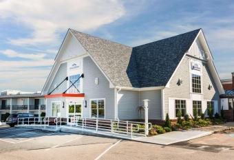 Howard Johnson by Wyndham Middletown Newport Area allows 18 year olds to book a room