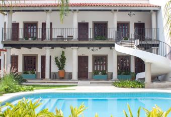 Hotel Casa del Agua allows 18 year olds to book a room