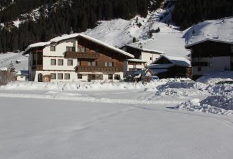 Haus Astoria has Balcony rooms