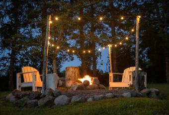 Country house, Cozy Fireplace and an amazing view has Balcony rooms