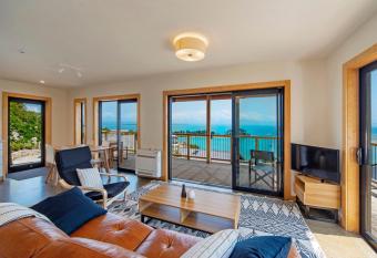 Haulashore Vista has Balcony rooms