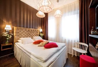 Best Western The Public Hotel has Balcony rooms