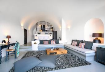 Grand Ambassador Santorini Hotel has rooms with a private hot tub