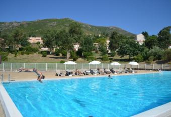 H  tel  has Balcony rooms
