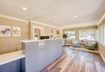 Vagabond Inn San Luis Obispo allows 18 year olds to book a room