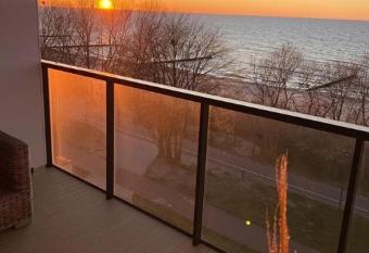 APARTLUX Seaside Park - bezpo  redni widok na morze allows 18 year olds to book a room